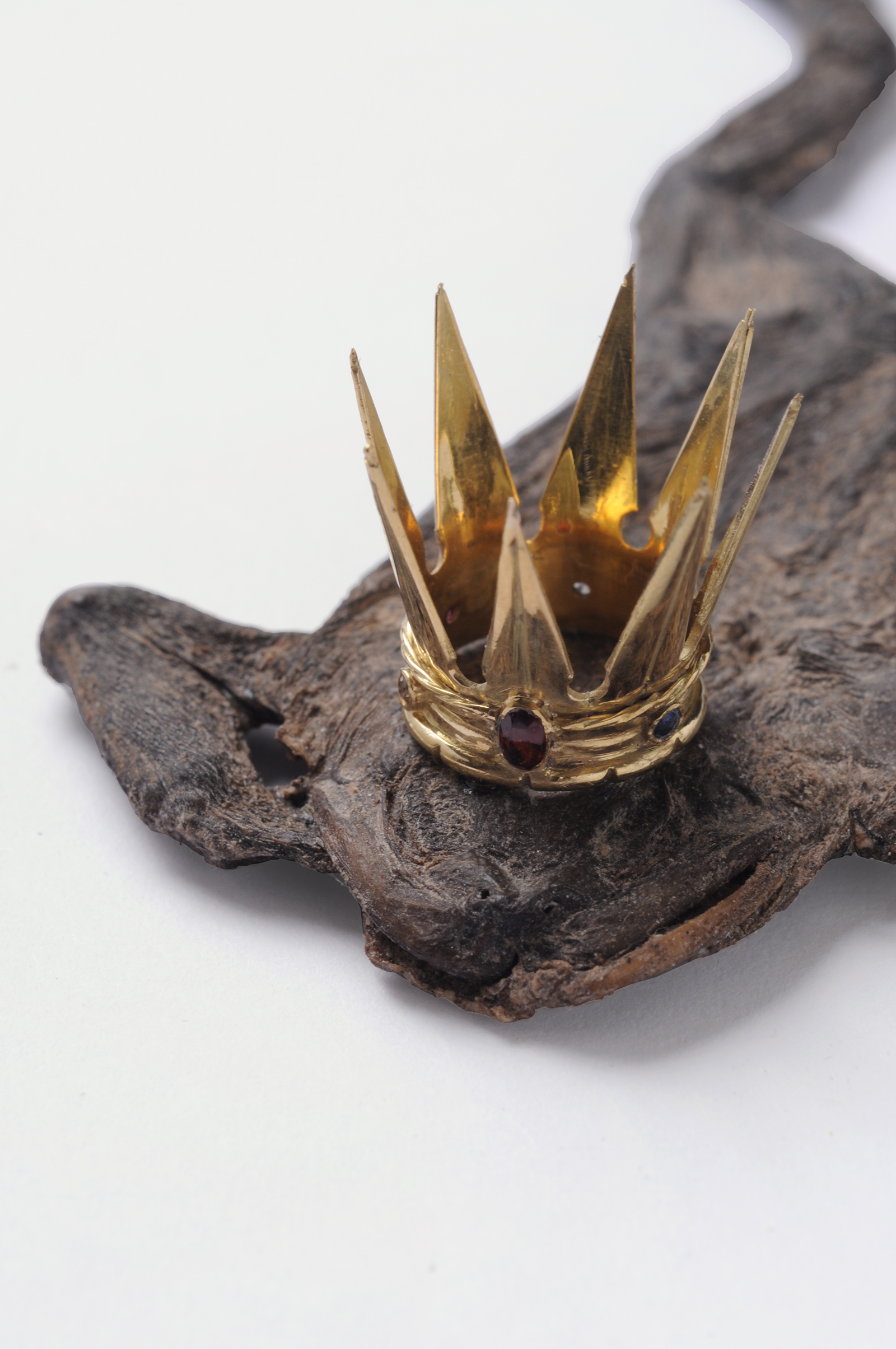 ”The True Story of Prince Frog”     |   Pendant     |   2012  |      Frog, gold, diamond, saphir, granat  |    85X70X35 mm  
